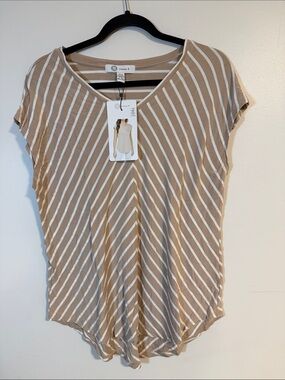Casual V-Neck Short Sleeve Tee in Tan & White Stripe